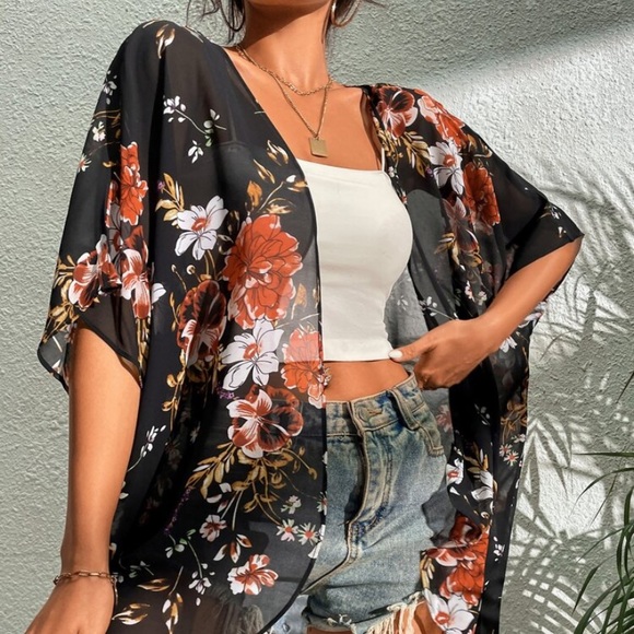 Other - [🟡 Bundle 10 items for $25] 
HP! 🌟 Floral Kimono